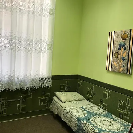Odesskiy Hostel *